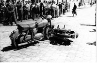 Egyed Lajos szulimáni lakos NB 44-05 rendszámú motorkerékpárjával belerohant Bödő József motorkerékpárjába
